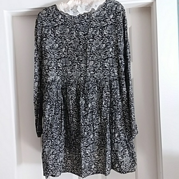 Black and Cream Floral Print Tunic Blouse - Picture 4 of 4
